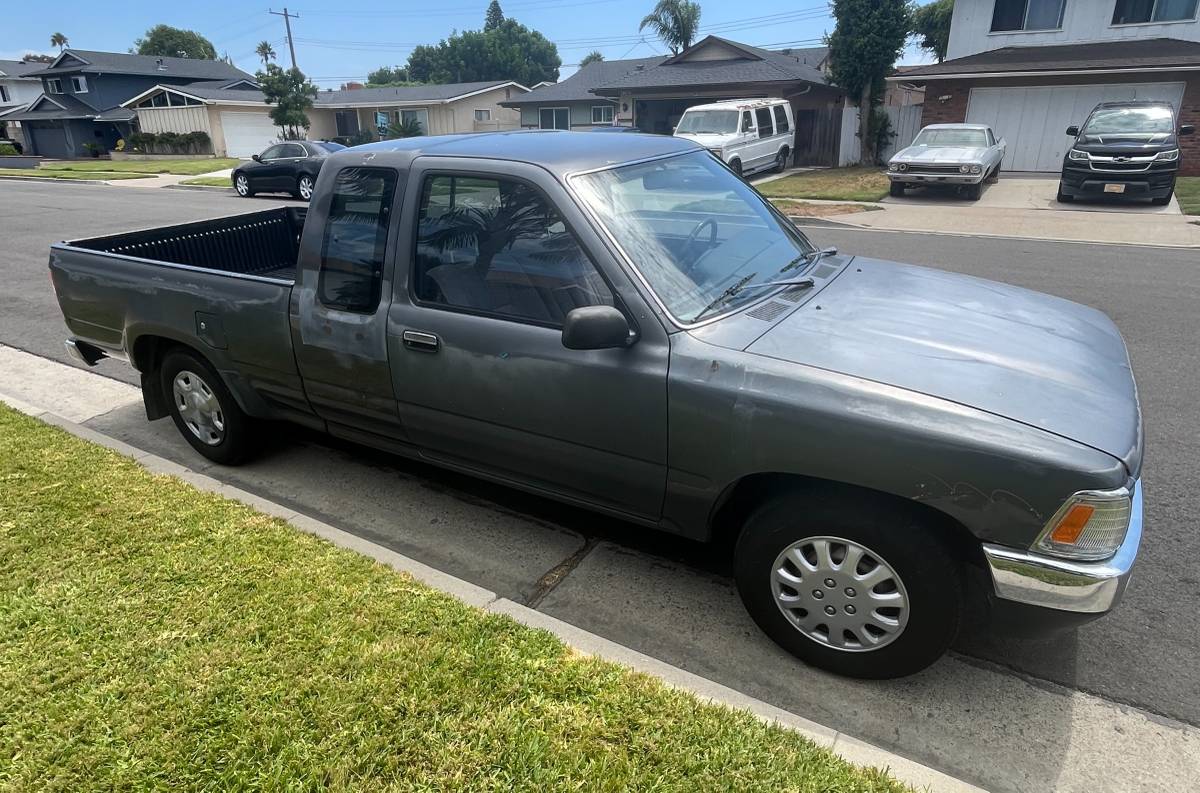 Toyota-pick-up-1990-grey-3