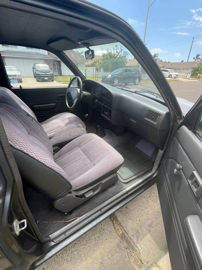 Toyota-pick-up-1990-grey-4