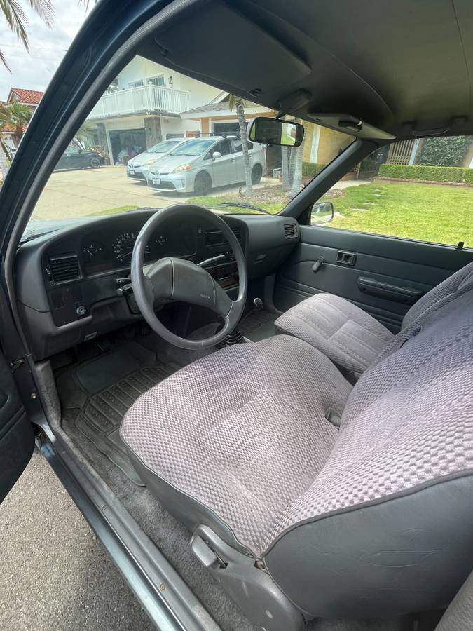 Toyota-pick-up-1990-grey-6