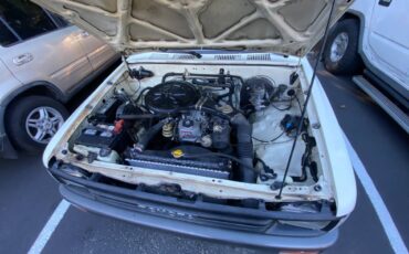Toyota-pick-up-1990-white-1