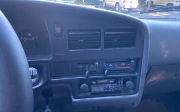 Toyota-pick-up-1990-white-10