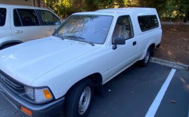 Toyota-pick-up-1990-white