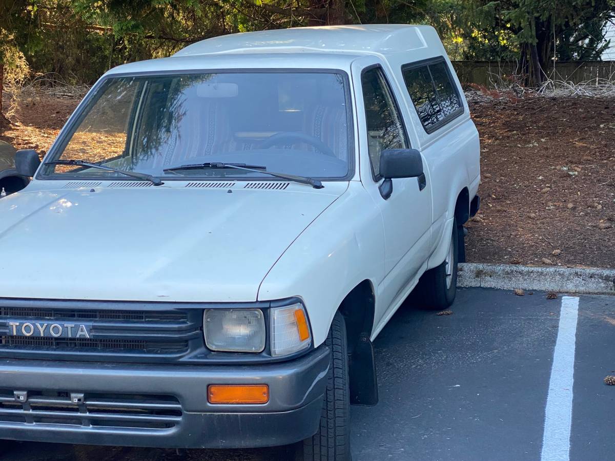 Toyota-pick-up-1990-white-6