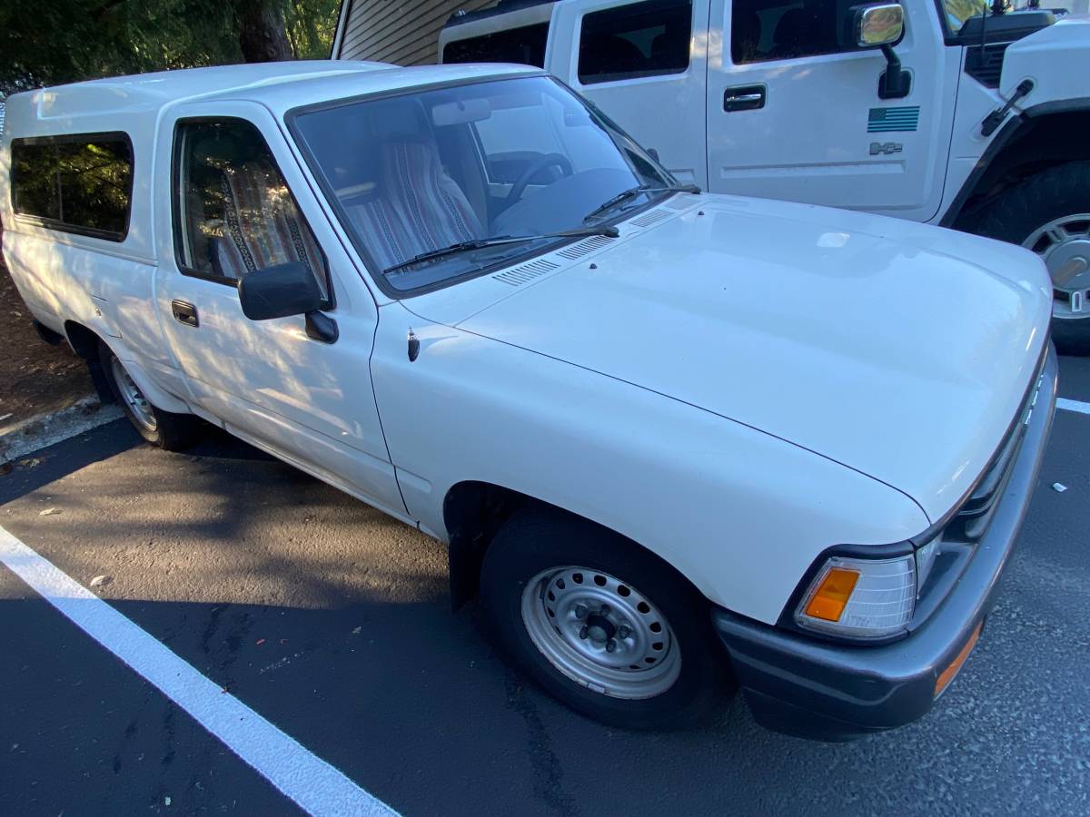 Toyota-pick-up-1990-white-7