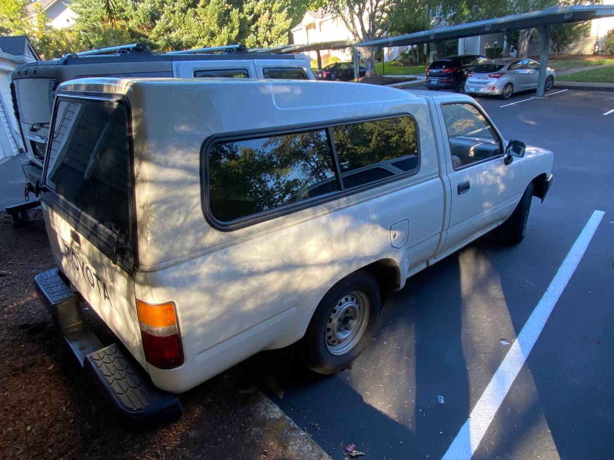 Toyota-pick-up-1990-white-8