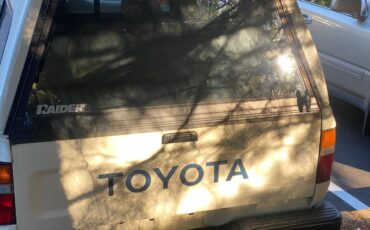 Toyota-pick-up-1990-white-9
