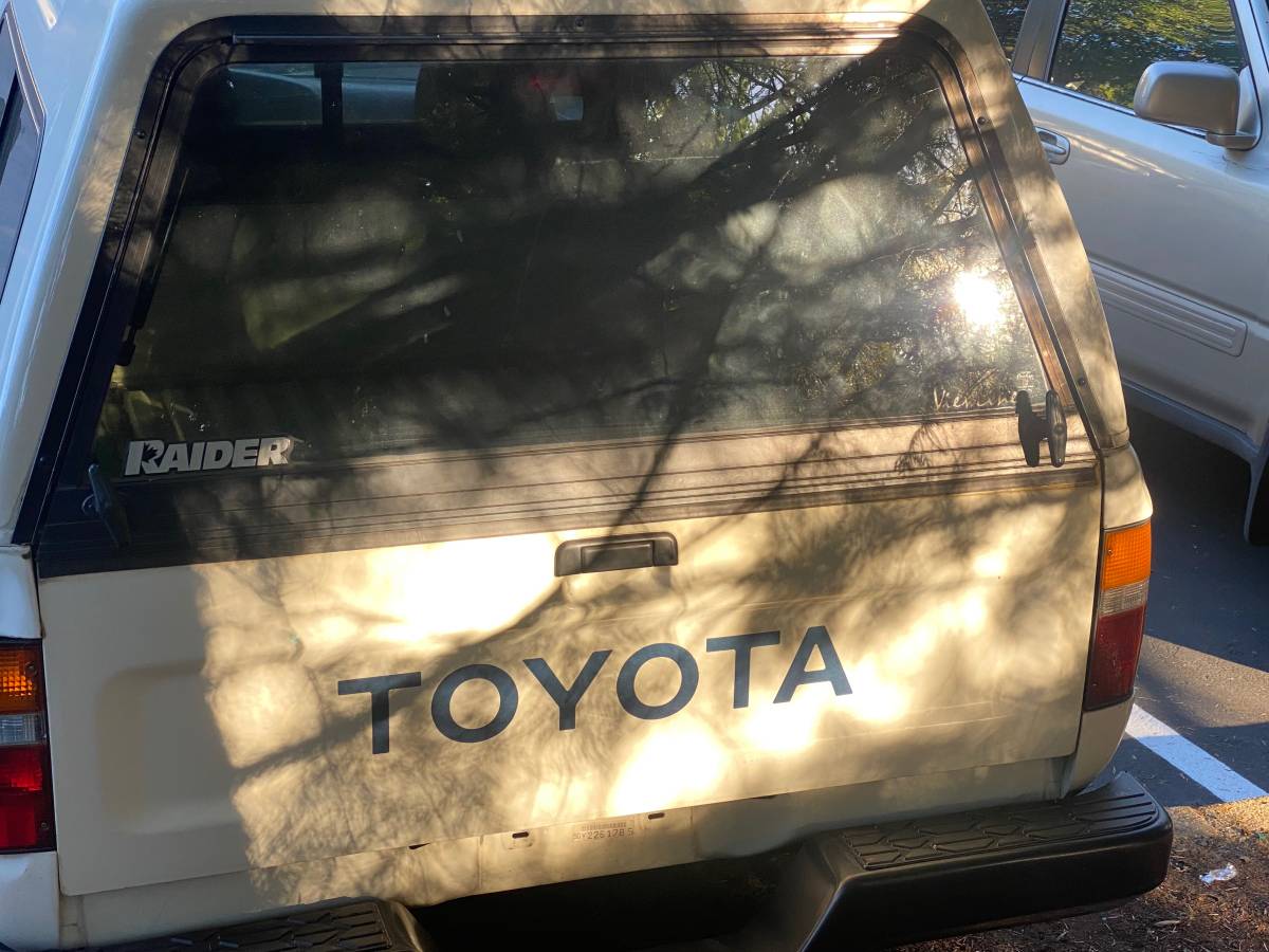 Toyota-pick-up-1990-white-9