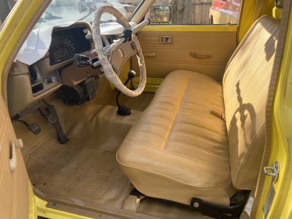 Toyota-pickup-1979-yellow-1