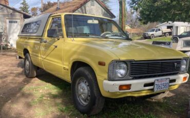 Toyota-pickup-1979-yellow-2
