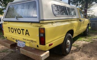 Toyota-pickup-1979-yellow