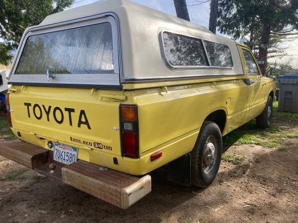 Toyota-pickup-1979-yellow