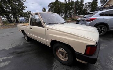 Toyota-pickup-1984-yellow-4