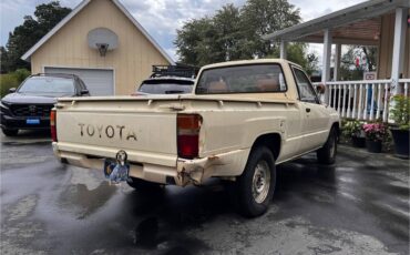 Toyota-pickup-1984-yellow-6