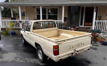 Toyota-pickup-1984-yellow-7