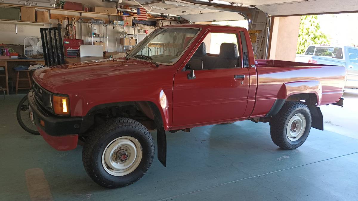 Toyota-pickup-1986-1