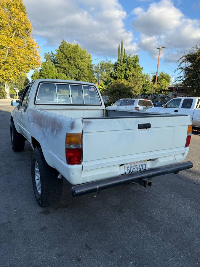 Toyota-pickup-1987-1