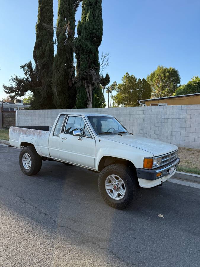 Toyota-pickup-1987-10