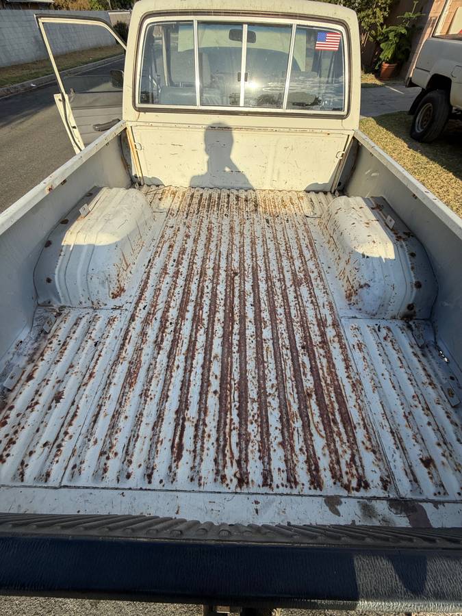 Toyota-pickup-1987-4