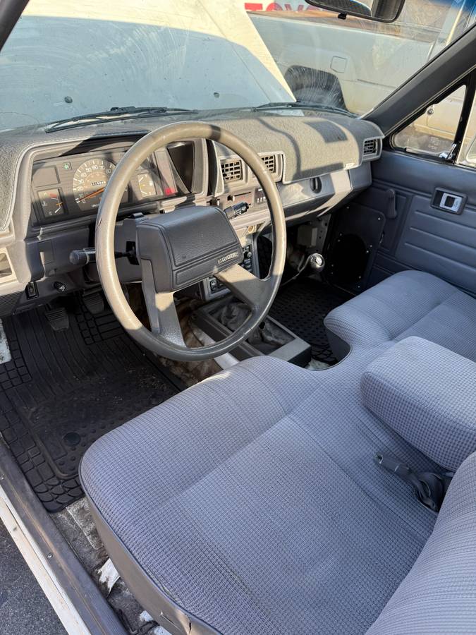 Toyota-pickup-1987-5