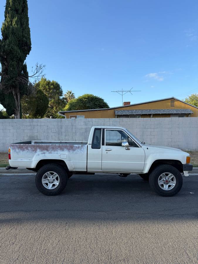 Toyota-pickup-1987-9