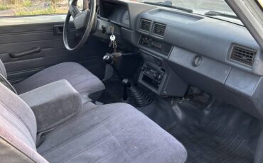 Toyota-pickup-1988-white-11