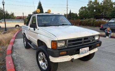 Toyota-pickup-1988-white-2