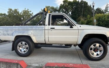 Toyota-pickup-1988-white-3