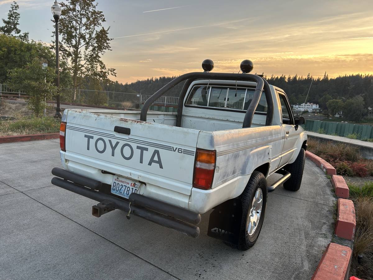 Toyota-pickup-1988-white-4