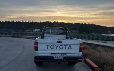 Toyota-pickup-1988-white-6