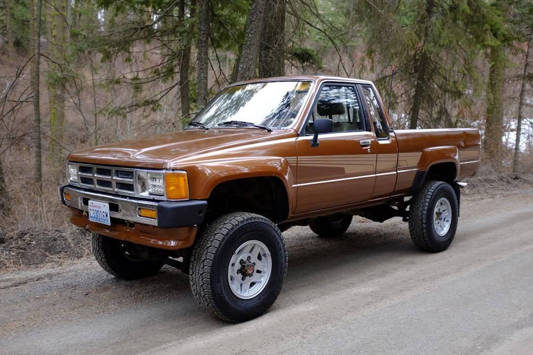 Toyota-pickup-1989-3