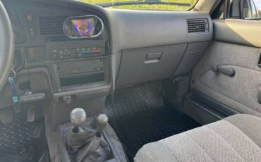 Toyota-pickup-1990-silver-11