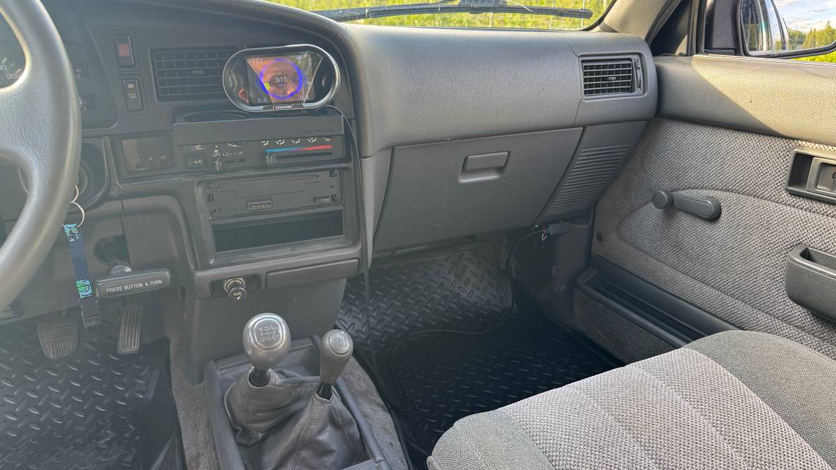 Toyota-pickup-1990-silver-11