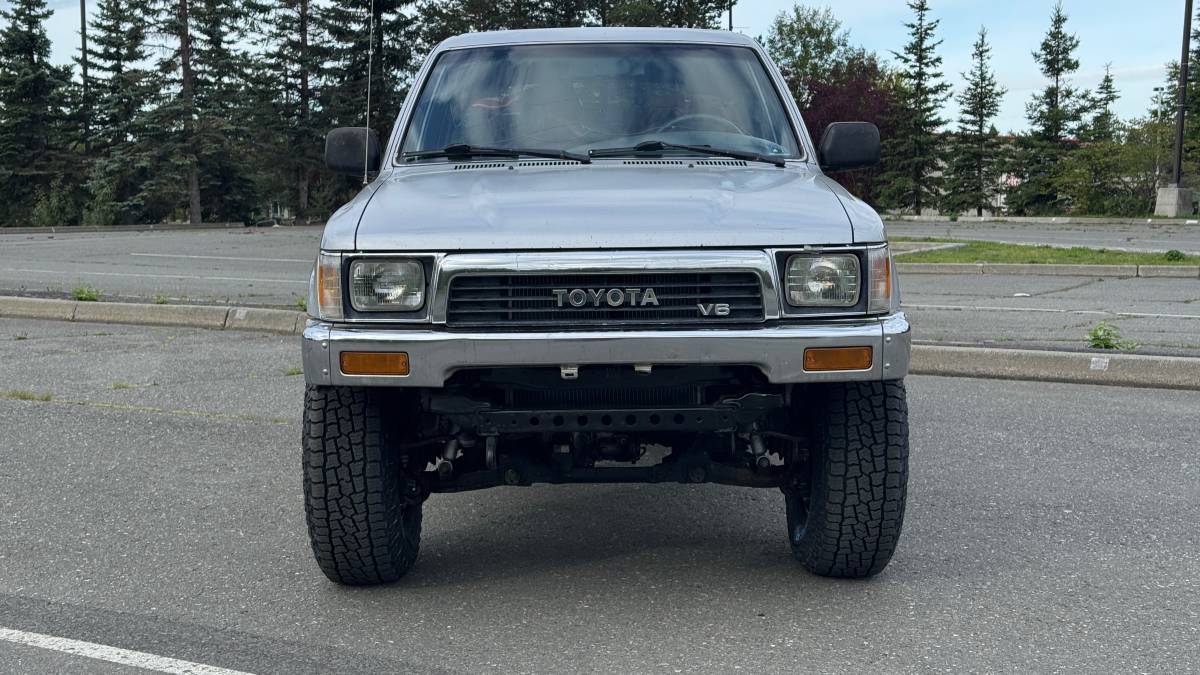 Toyota-pickup-1990-silver-2