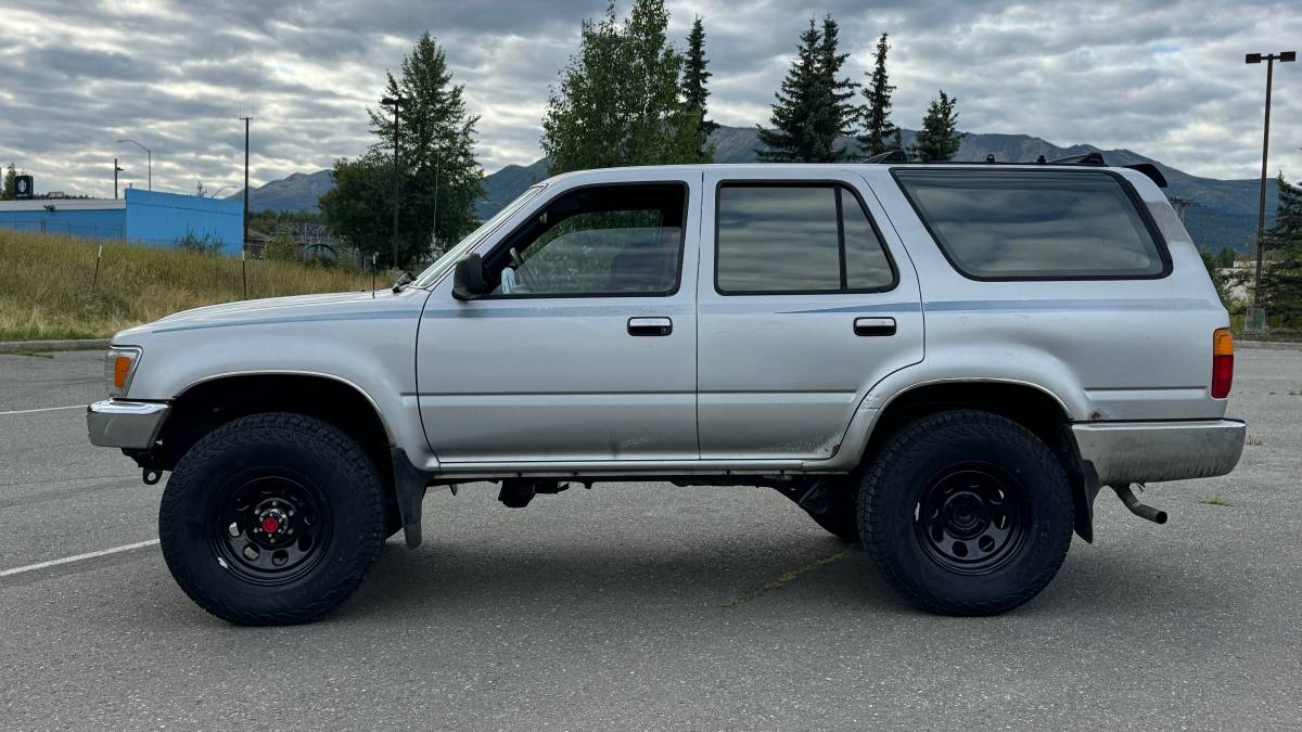 Toyota-pickup-1990-silver-3