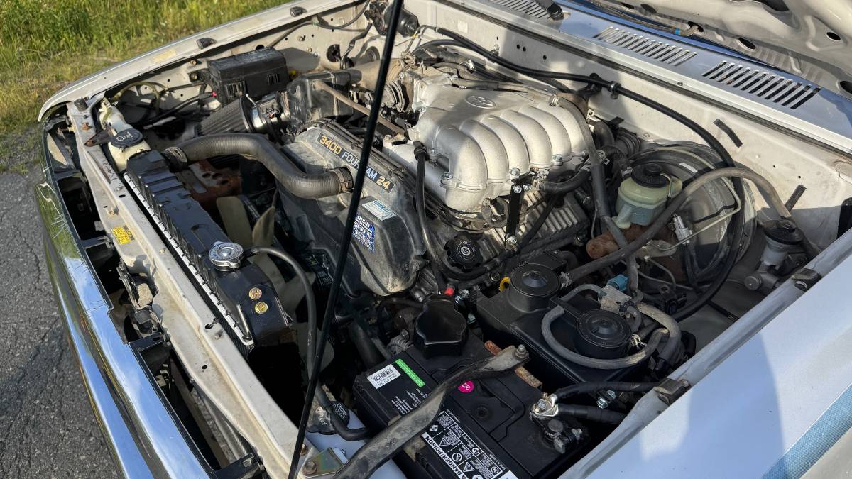 Toyota-pickup-1990-silver-8