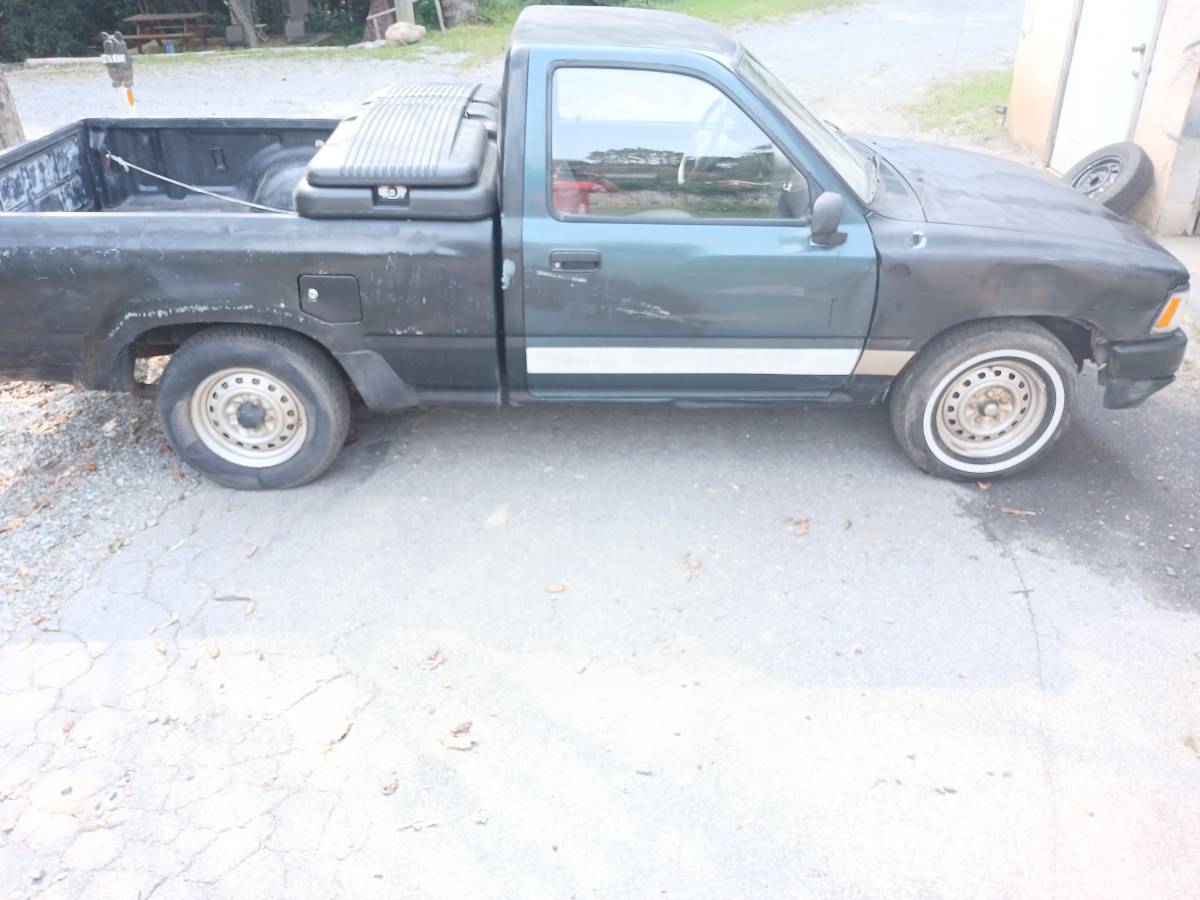 Toyota-pickup-1991