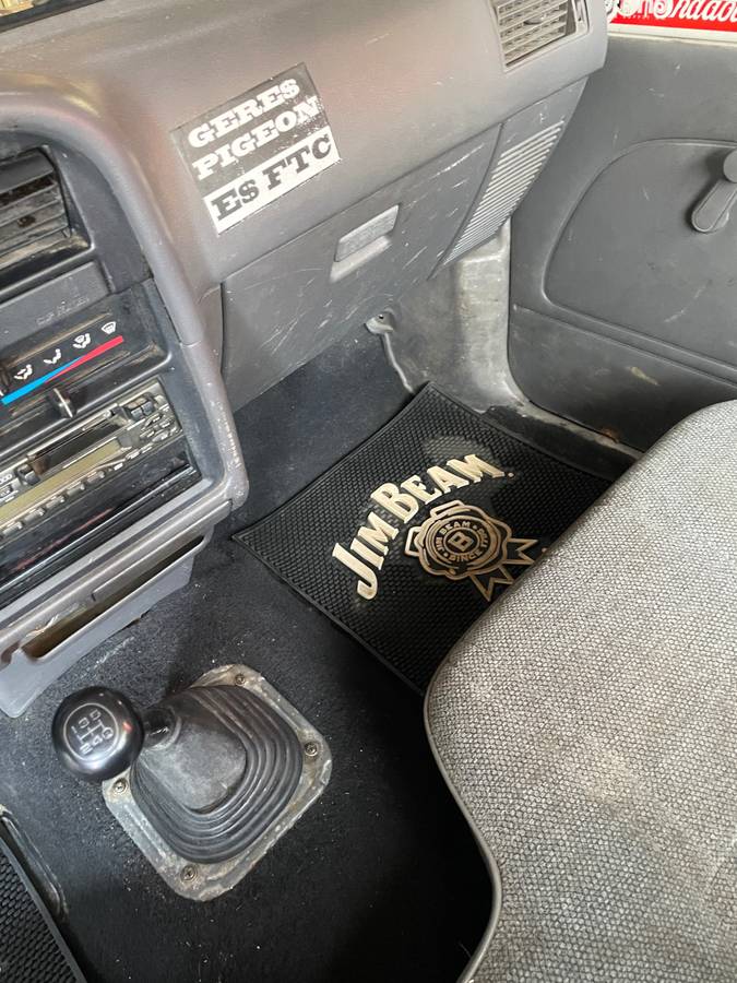 Toyota-pickup-1992-red-13
