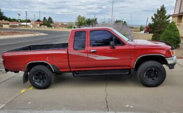 Toyota-pickup-1993-red-1