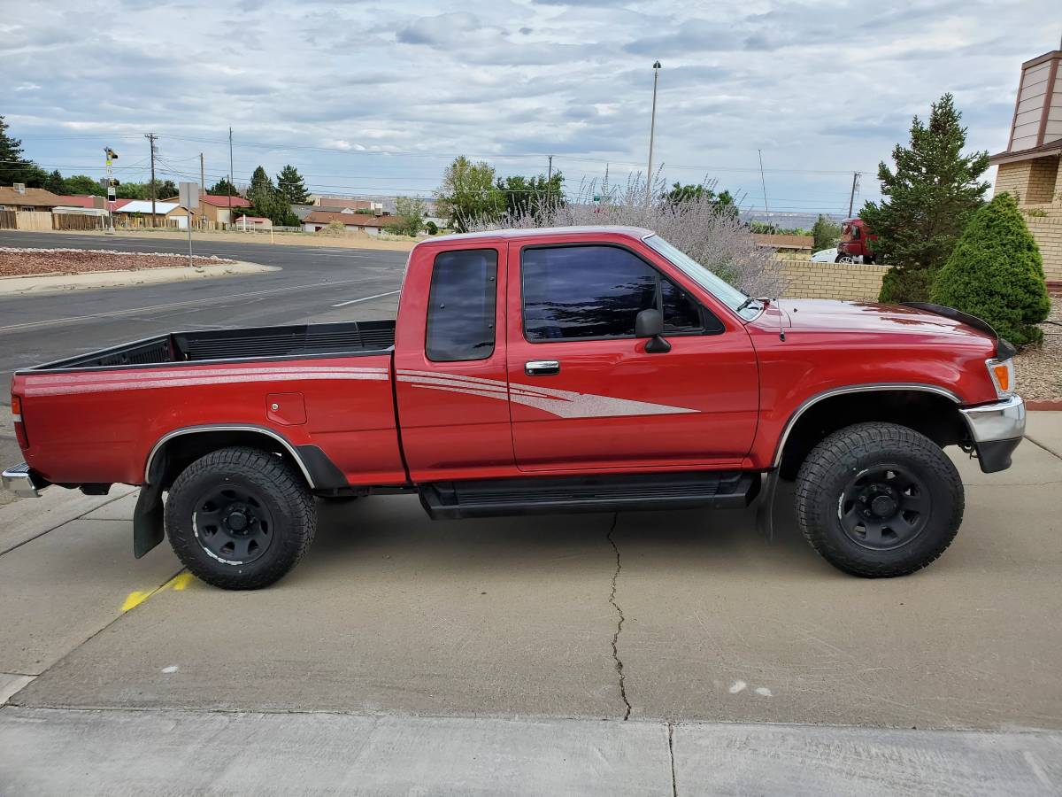 Toyota-pickup-1993-red-1