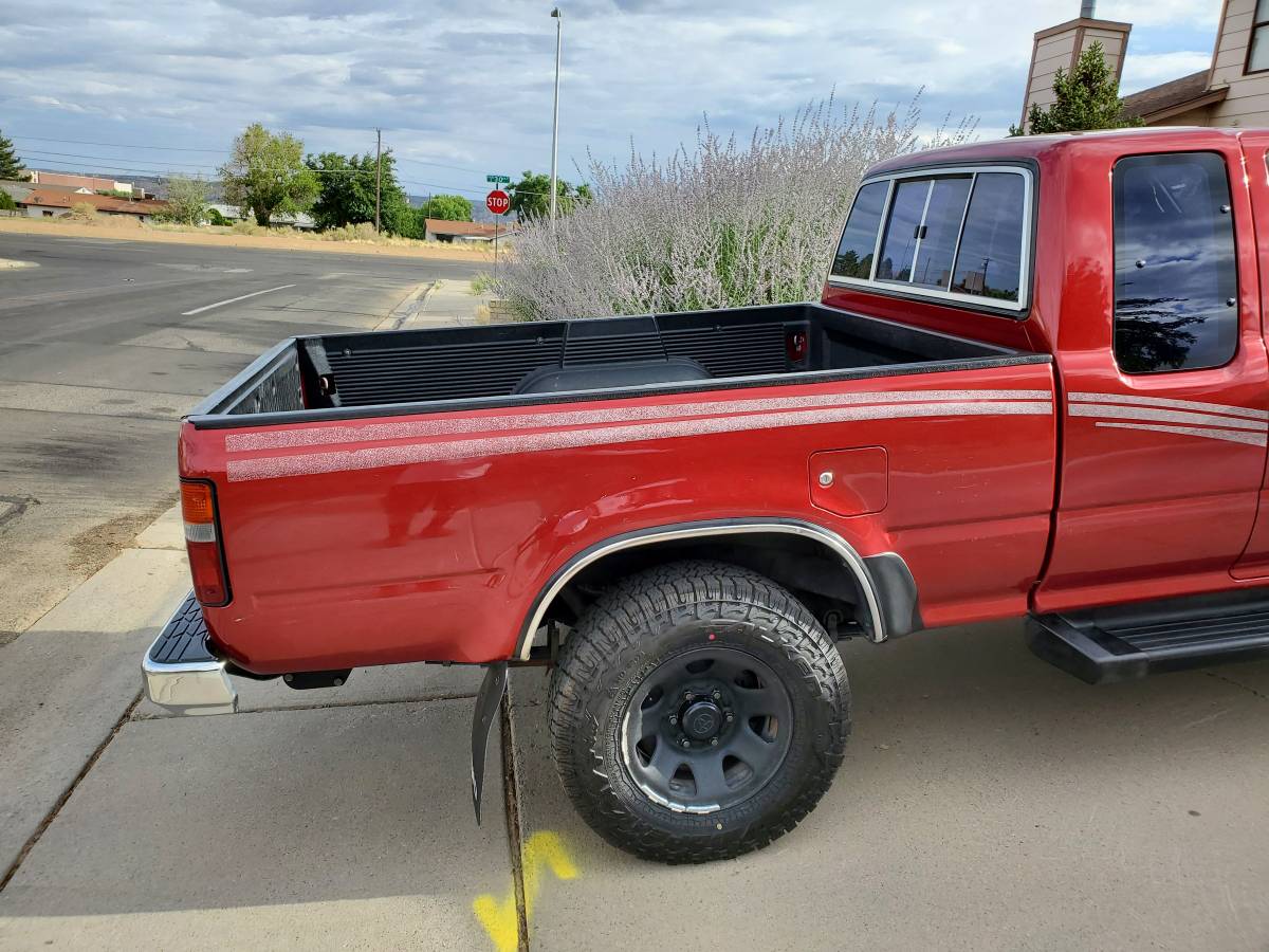 Toyota-pickup-1993-red-10
