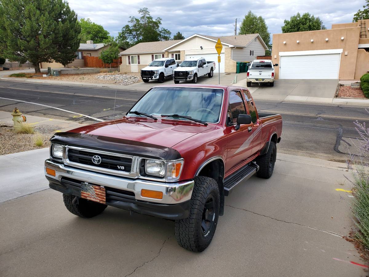 Toyota-pickup-1993-red-12