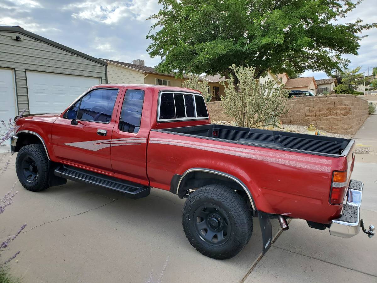 Toyota-pickup-1993-red-13