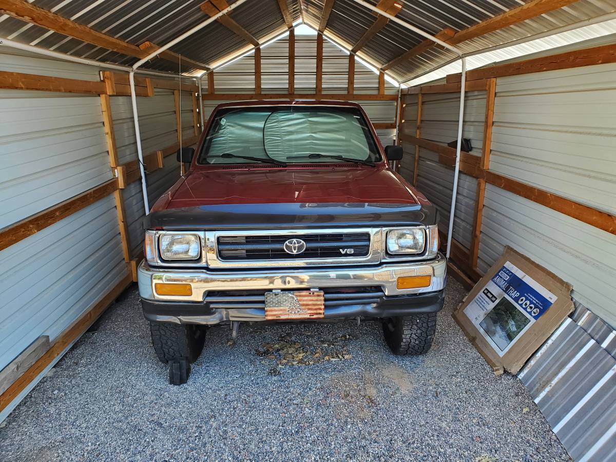 Toyota-pickup-1993-red-15