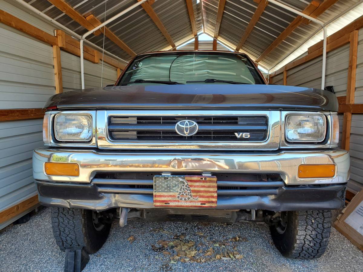 Toyota-pickup-1993-red-16