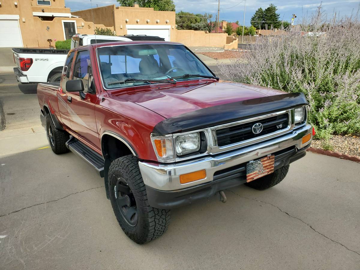 Toyota-pickup-1993-red-2