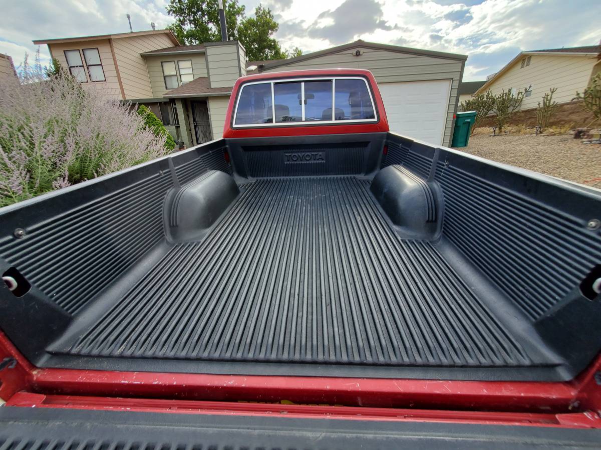Toyota-pickup-1993-red-3