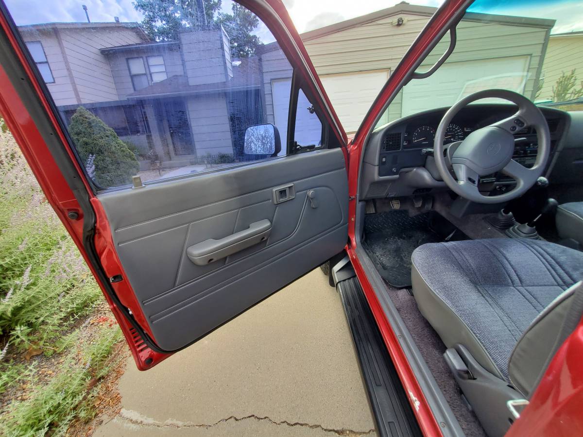 Toyota-pickup-1993-red-5