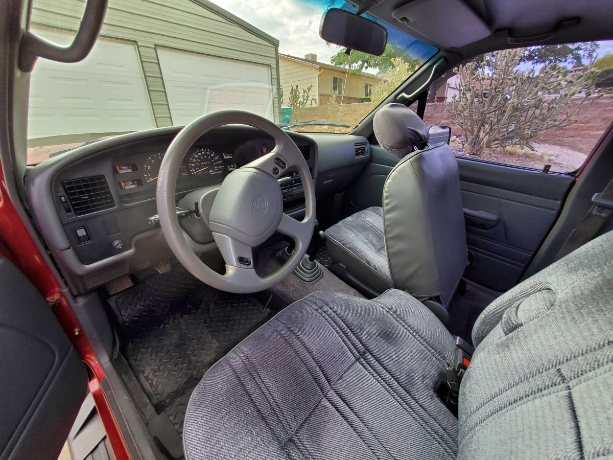 Toyota-pickup-1993-red-6