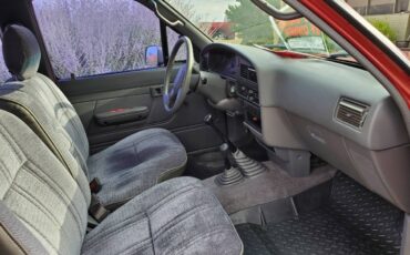 Toyota-pickup-1993-red-9