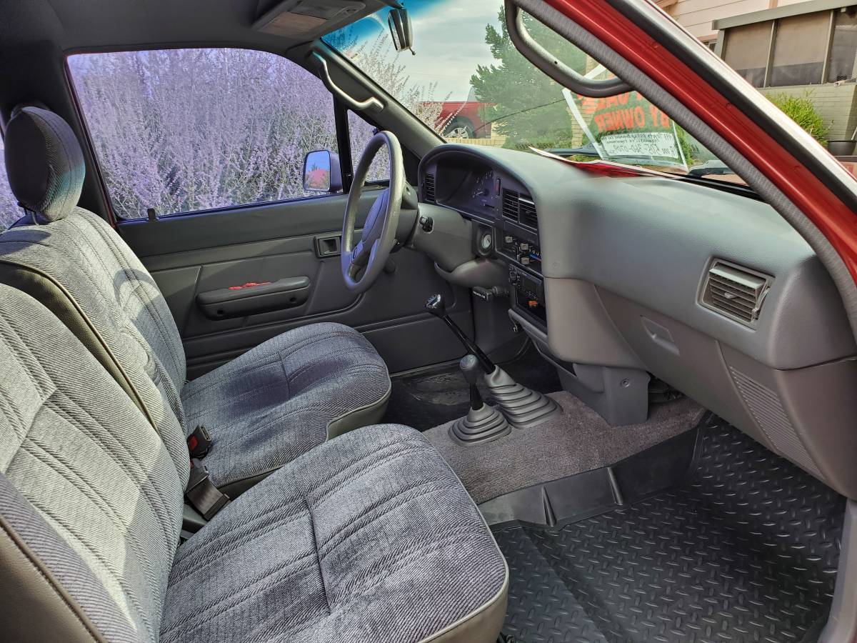 Toyota-pickup-1993-red-9